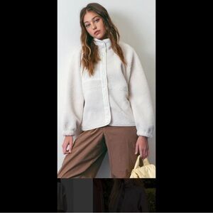 Blu Pepper Cream High Pile Fleece Jacket.